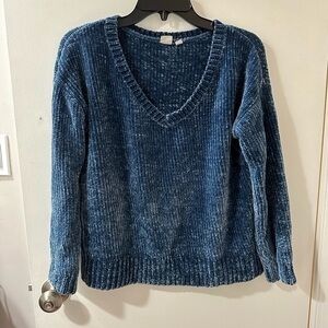 Gap Blue Super Soft Oversized Sweater XS Vneck
Condition 9/10 no flaws